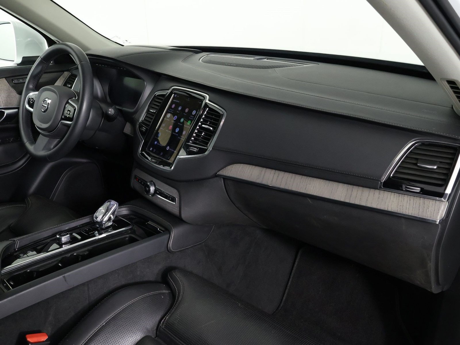 Certified 2023 Volvo XC90 T8 Ultimate AWD/4WD image 22