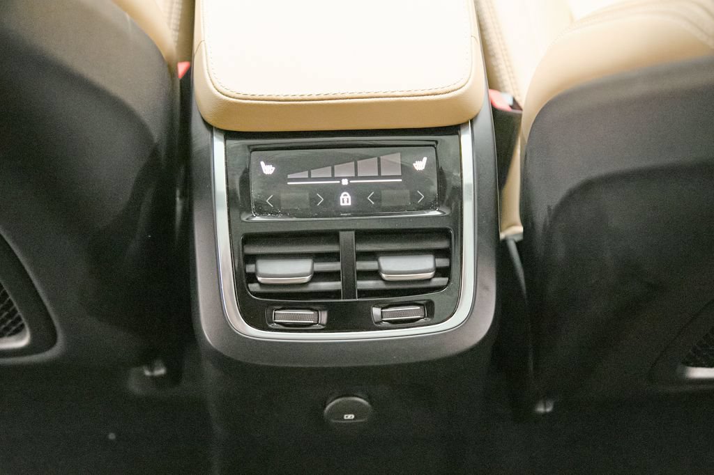 Used 2024 Volvo XC90 T8 Ultimate w/ Lounge Package AWD/4WD image 26