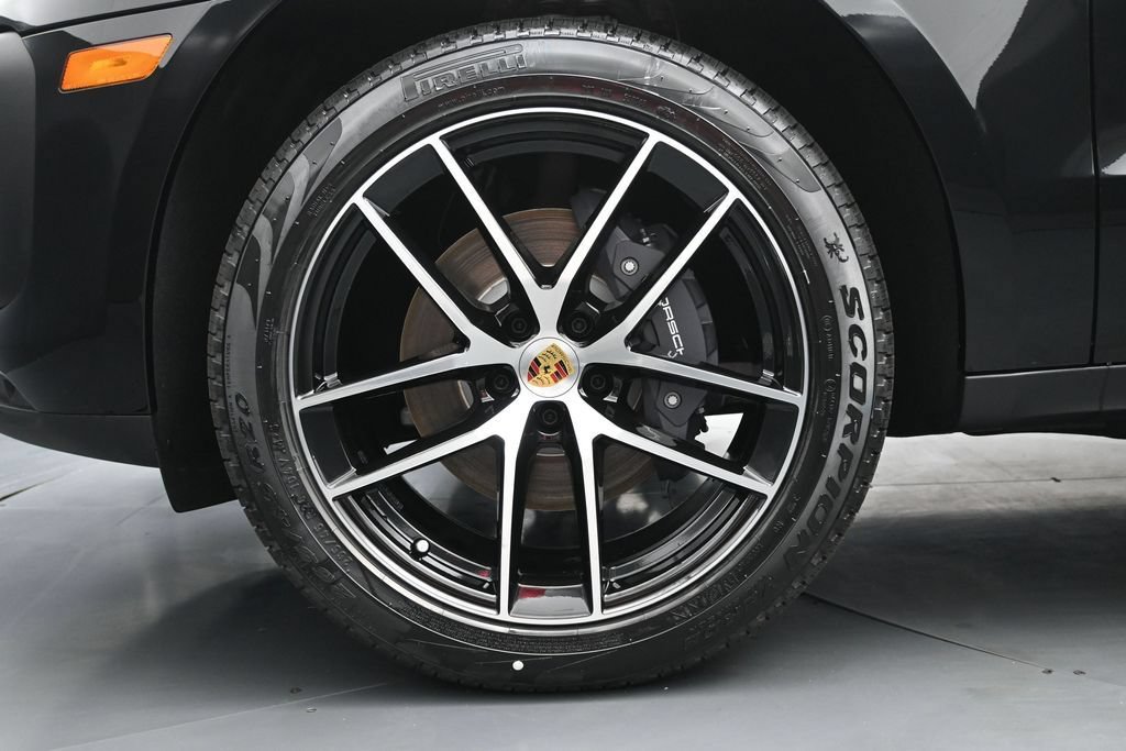 New 2026 Porsche Macan AWD/4WD image 8