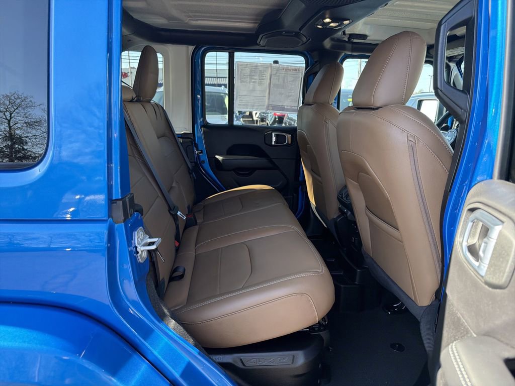 Used 2023 Jeep Wrangler Unlimited Sahara w/ Cold Weather Group AWD/4WD image 18