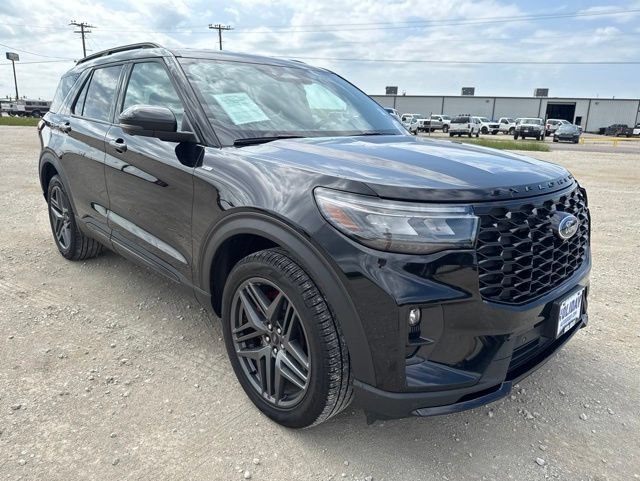 Used 2025 Ford Explorer ST-Line w/ ST-Line Street Pack AWD/4WD image 8