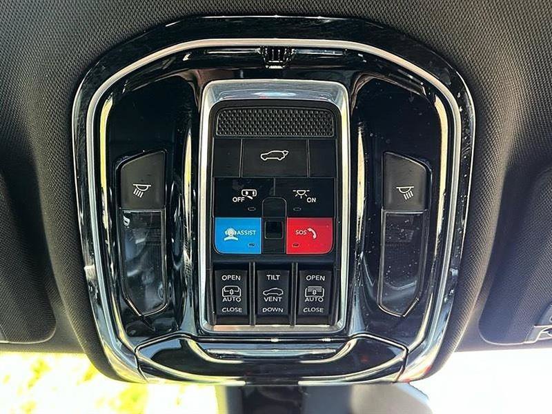 Used 2021 Jeep Grand Cherokee L Overland w/ Luxury Tech Group IV AWD/4WD image 41