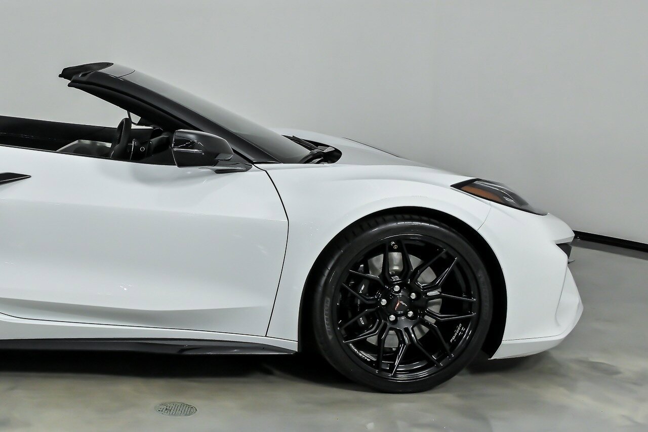 Used 2024 Chevrolet Corvette Z06 RWD image 14