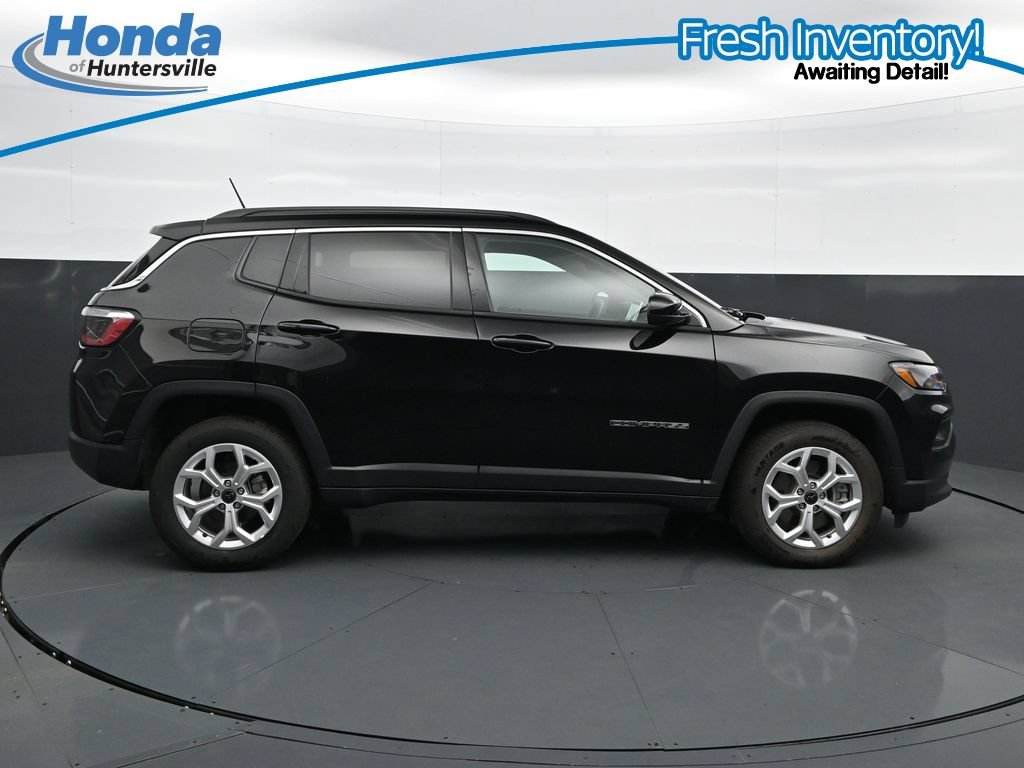 Used 2025 Jeep Compass Latitude AWD/4WD image 11