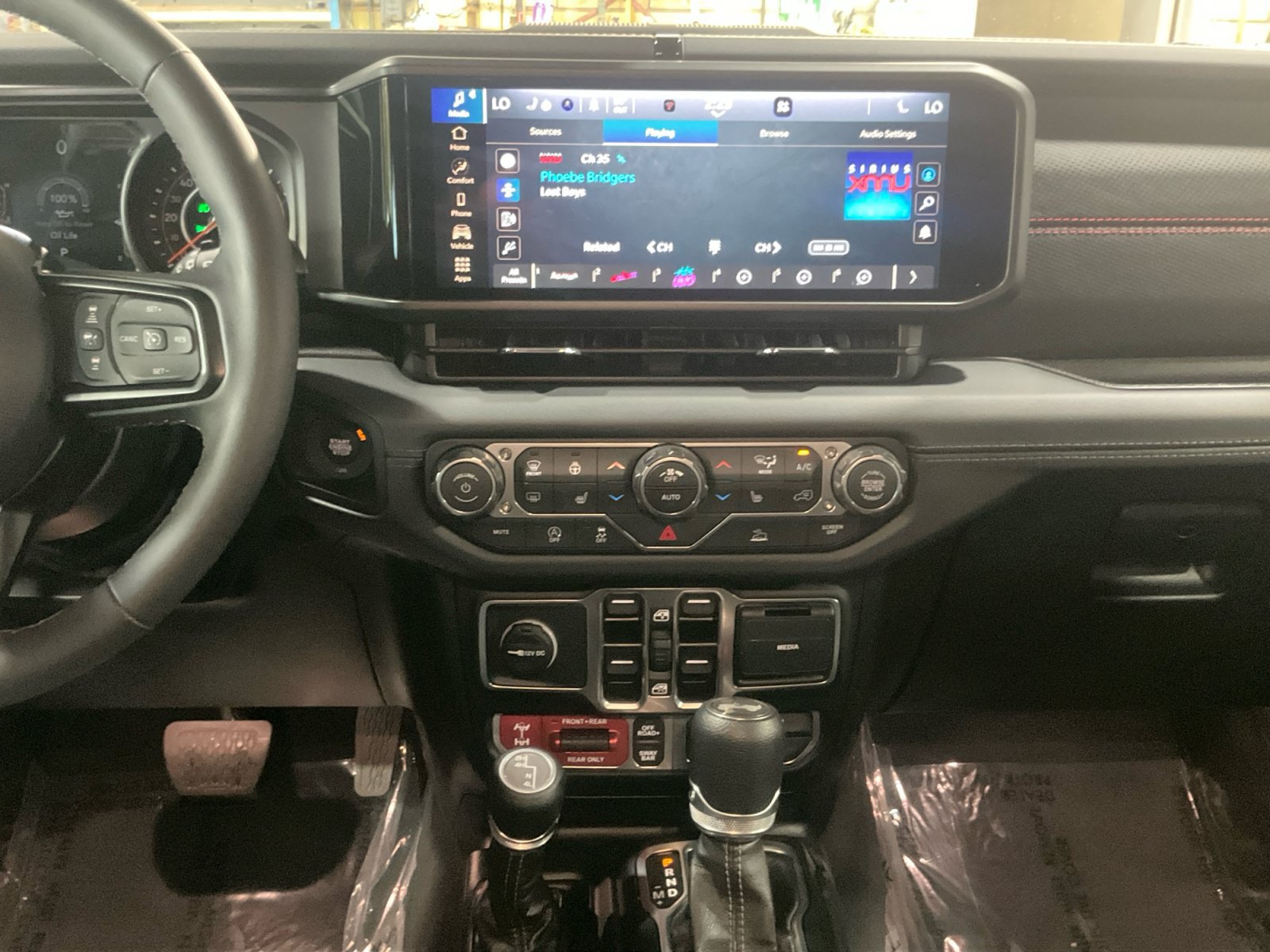 Used 2025 Jeep Wrangler Unlimited Rubicon w/ Convenience Group AWD/4WD image 30