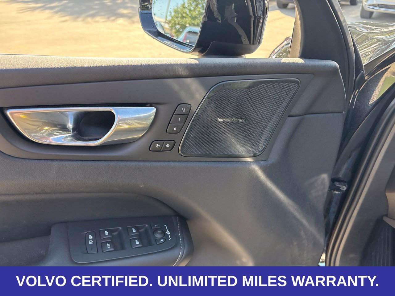 Certified 2025 Volvo XC60 T8 Ultra w/ Climate Package AWD/4WD image 19