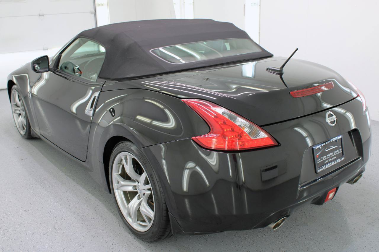 Used 2010 Nissan 370Z Touring w/ Sport Pkg RWD image 29
