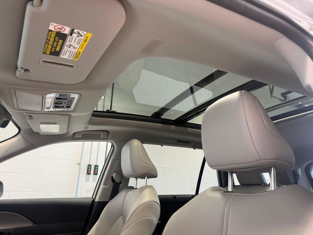 Used 2025 Toyota Grand Highlander AWD Hybrid image 23