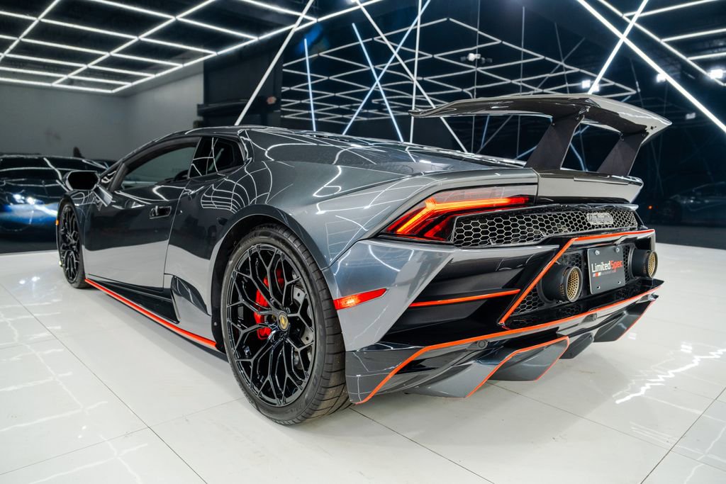Used 2021 Lamborghini Huracan EVO image 20