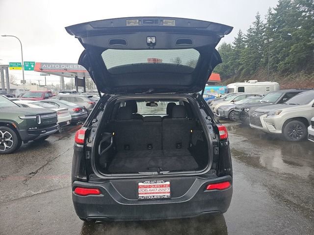 Used 2017 Jeep Cherokee Latitude w/ Comfort & Sound Group image 11