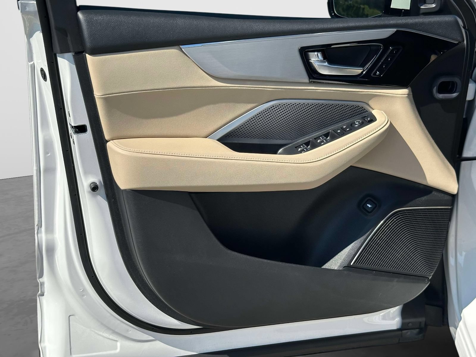 Certified 2025 Acura MDX SH-AWD image 16