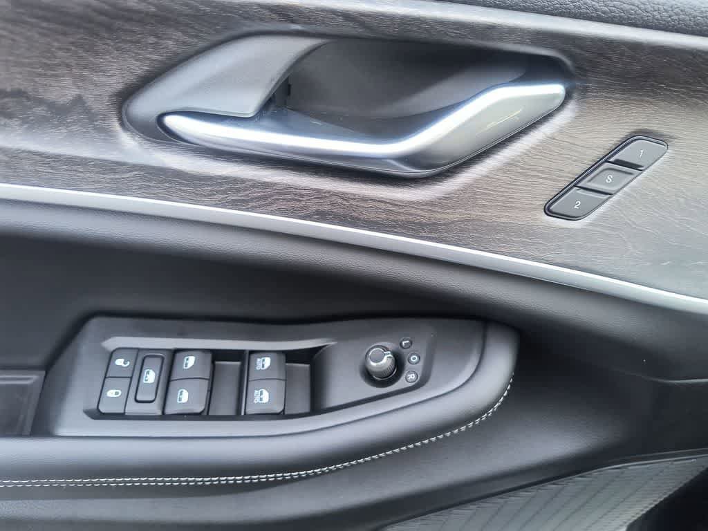 New 2025 Jeep Grand Cherokee Limited w/ Luxury Tech Group II image 13