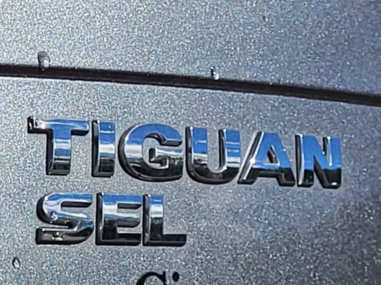Used 2018 Volkswagen Tiguan SEL Premium AWD/4WD image 12