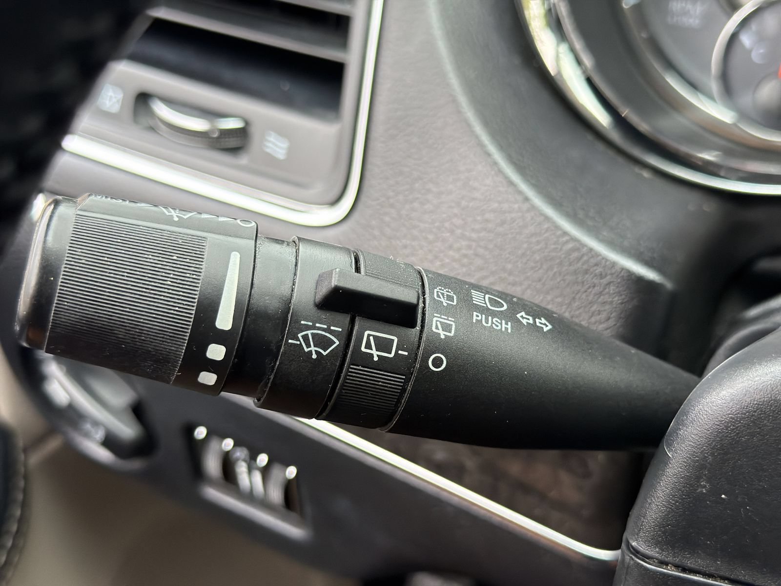 Used 2016 Chrysler Town & Country Touring-L w/ Driver Convenience Group FWD image 28