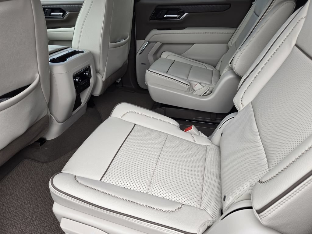 New 2026 GMC Yukon XL Denali w/ Denali Reserve Package AWD/4WD image 15