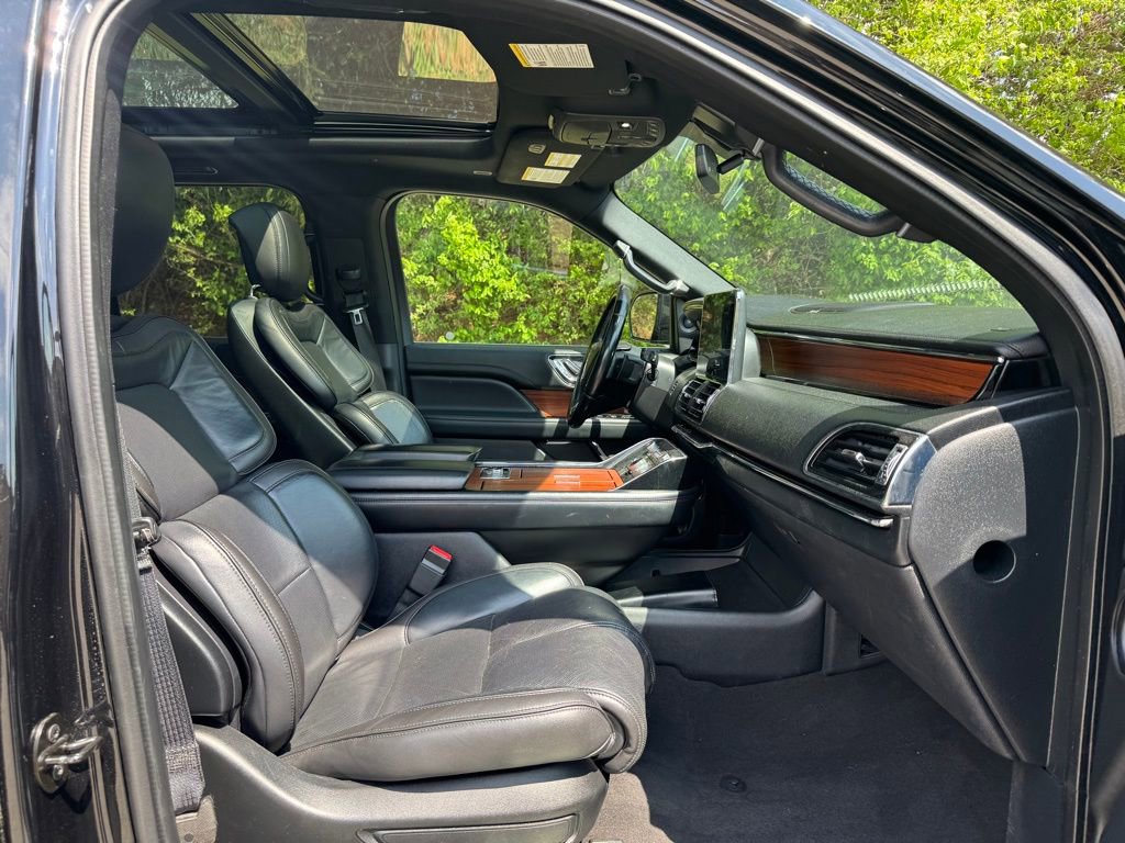 Used 2018 Lincoln Navigator Select AWD/4WD image 9