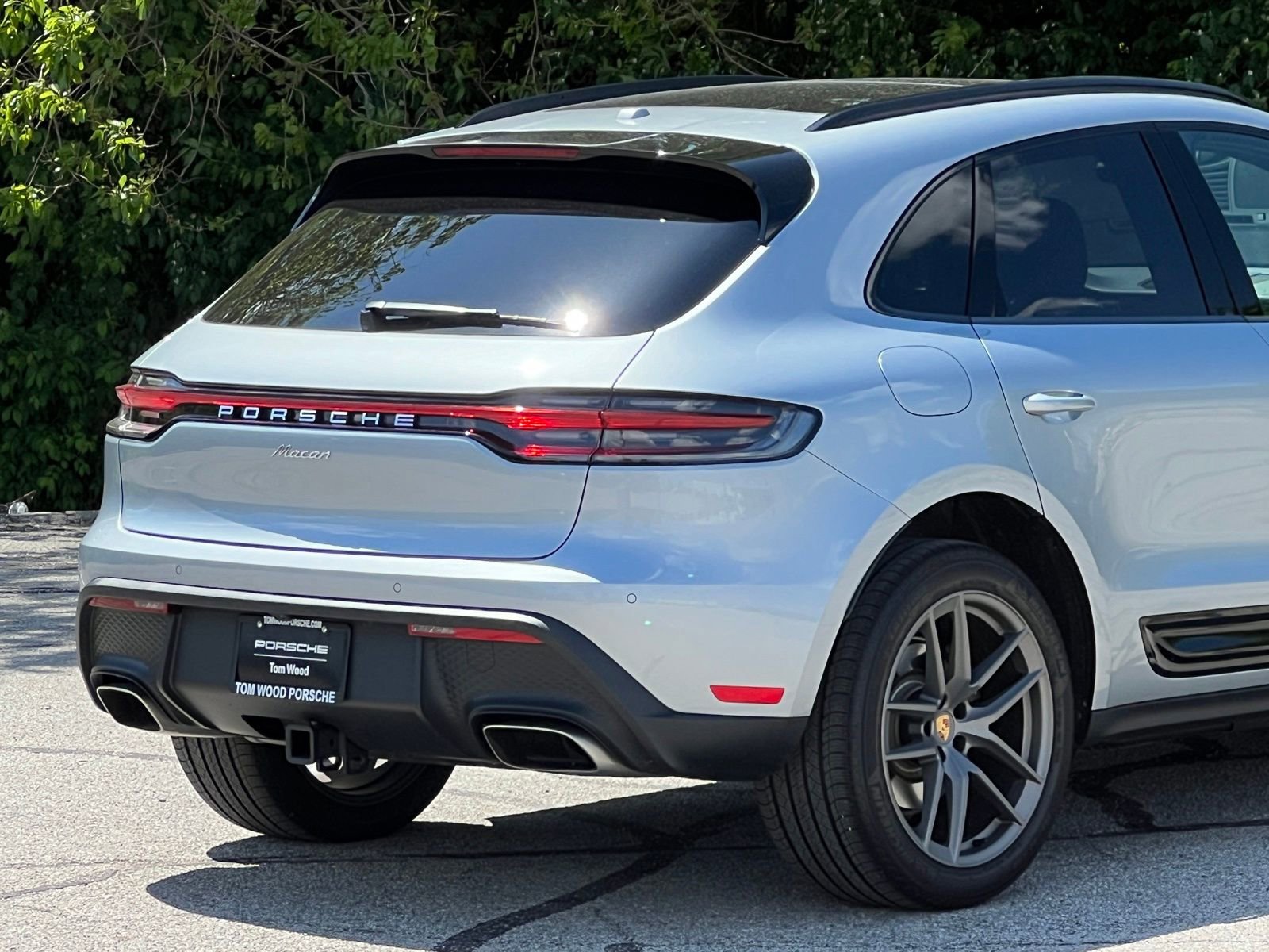 Certified 2025 Porsche Macan AWD/4WD image 8