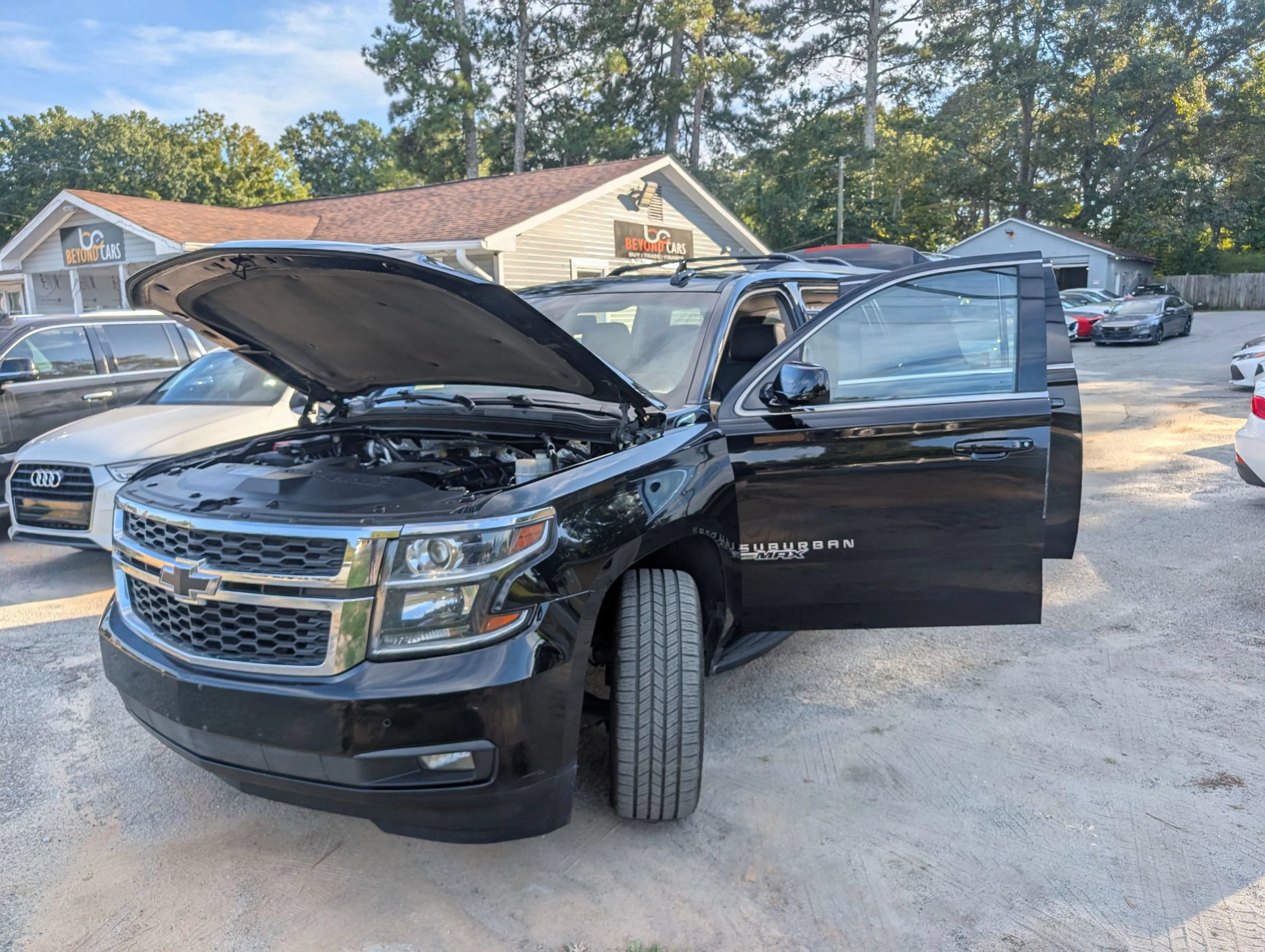 Used 2017 Chevrolet Suburban LT w/ Luxury Package RWD image 13
