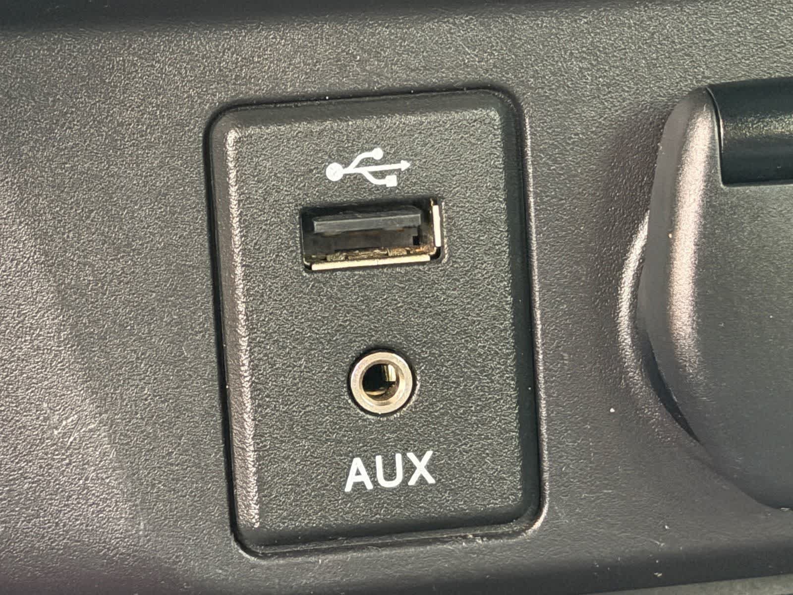 Used 2014 Nissan Rogue SV FWD image 26