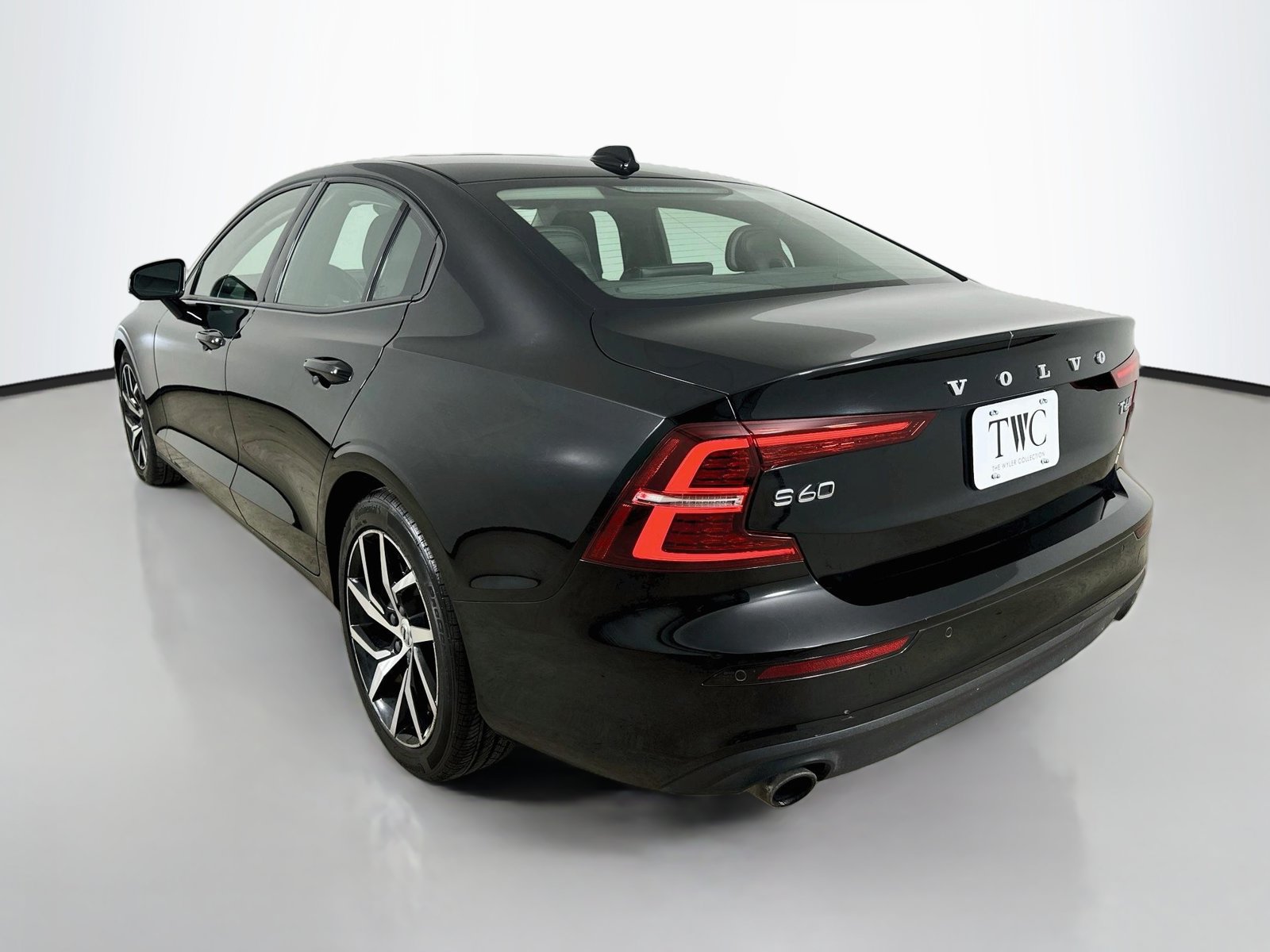 Used 2019 Volvo S60 T6 Momentum w/ Multimedia Package AWD/4WD image 7
