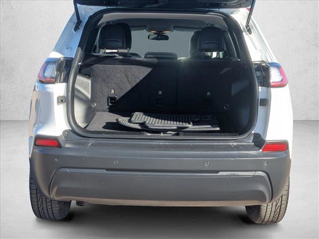 Used 2019 Jeep Cherokee Latitude Plus w/ Cold Weather Group image 3