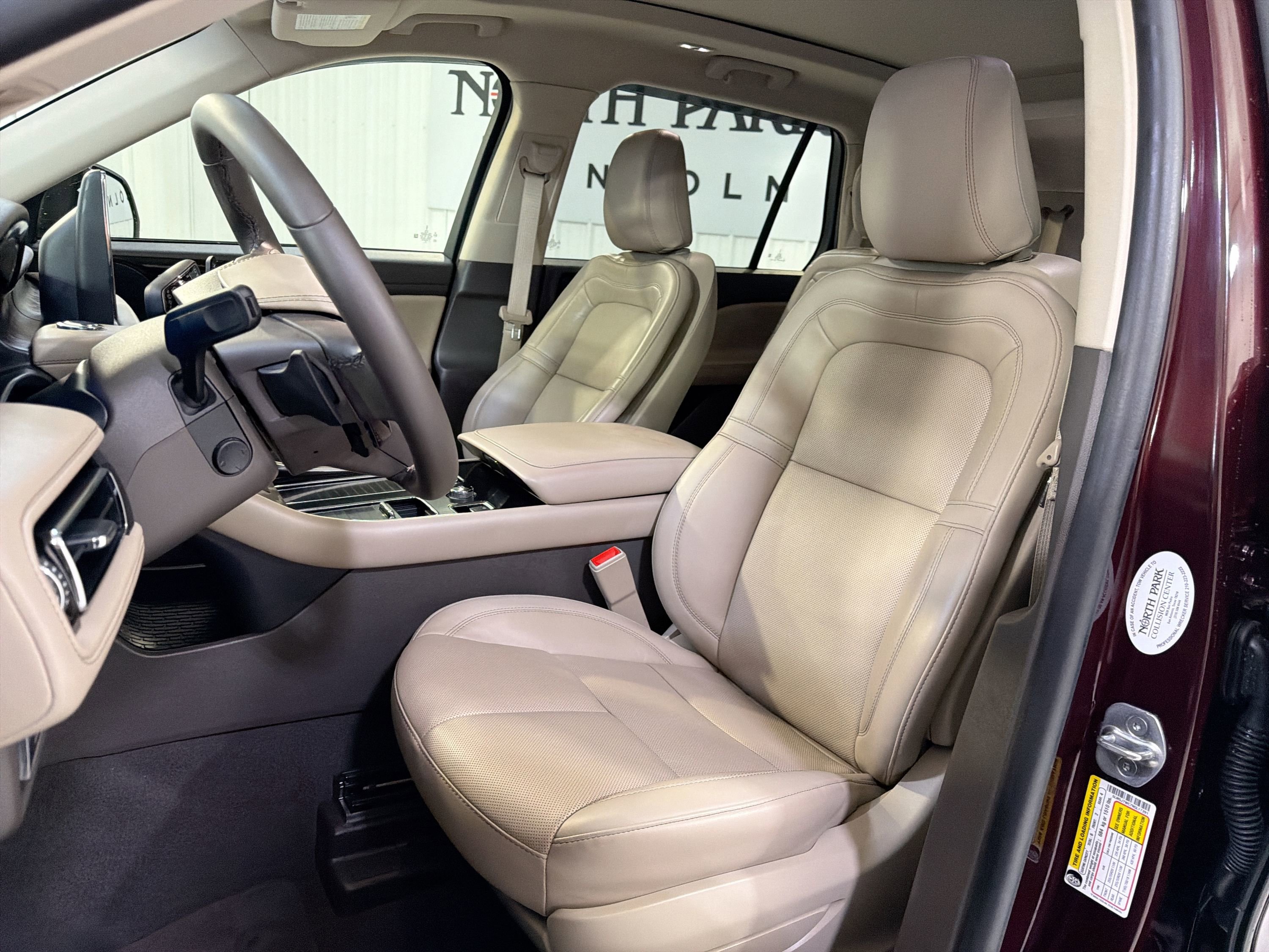 Used 2022 Lincoln Aviator Reserve image 10