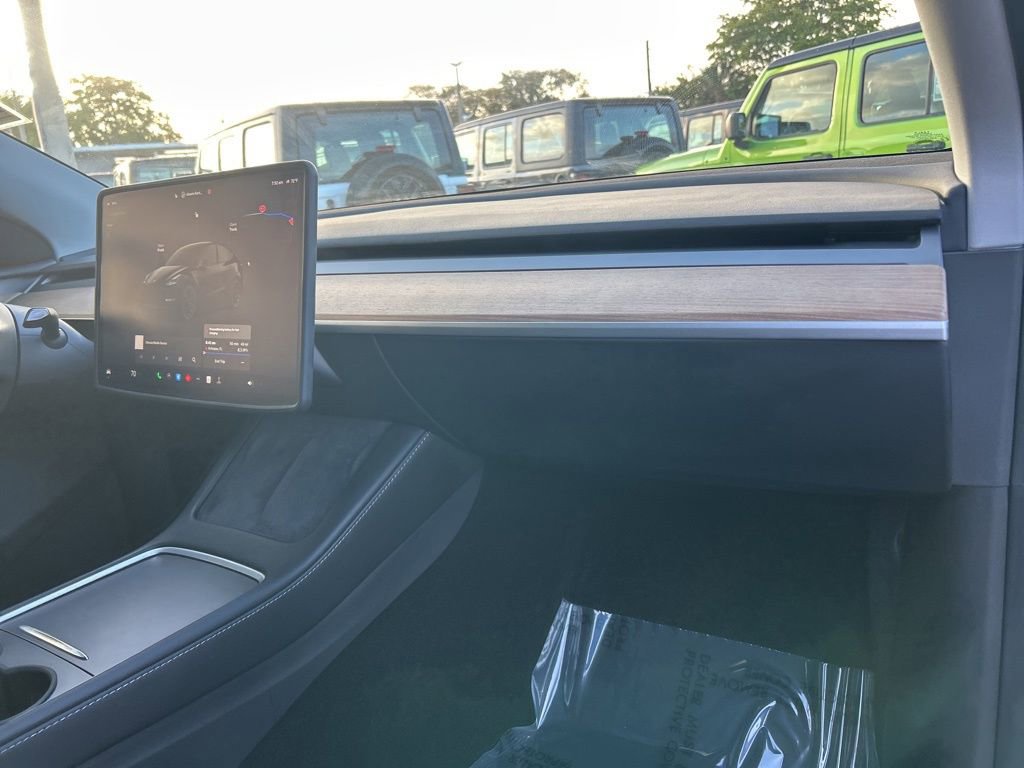 Used 2024 Tesla Model Y Performance image 24