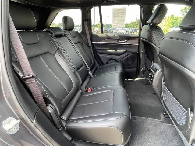 Certified 2025 Jeep Grand Cherokee Limited w/ Luxury Tech Group II AWD/4WD image 47
