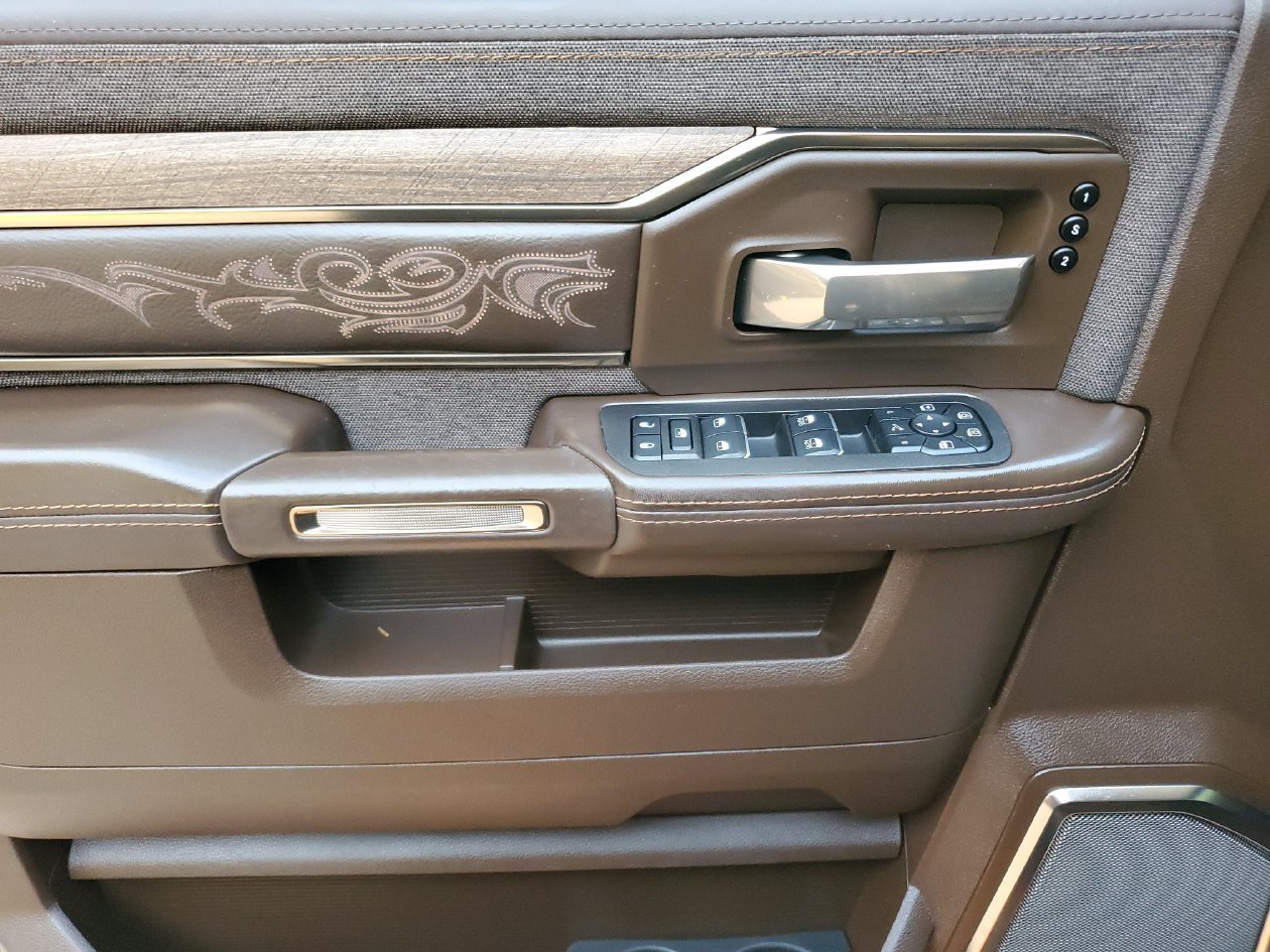 Used 2025 RAM 2500 Limited AWD/4WD image 17
