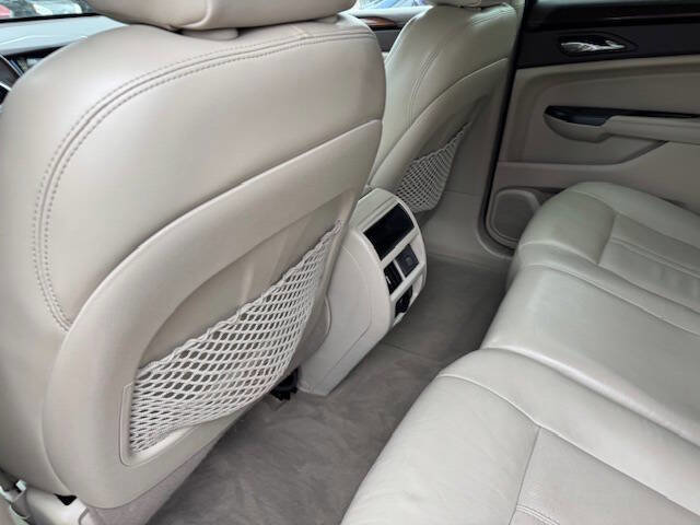 Used 2013 Cadillac SRX Luxury w/ Driver Awareness Package FWD image 17