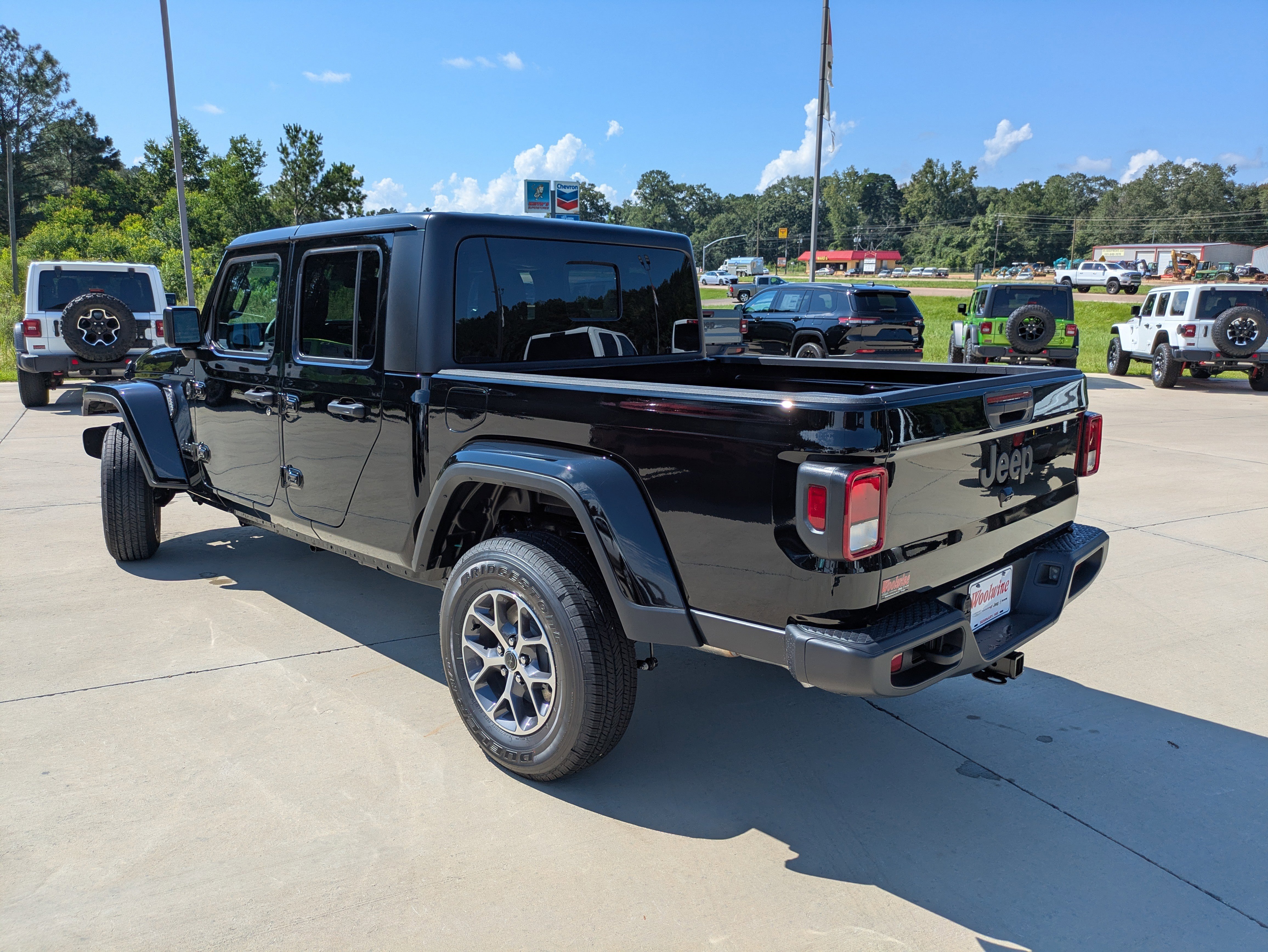 New 2025 Jeep Gladiator Sport image 6