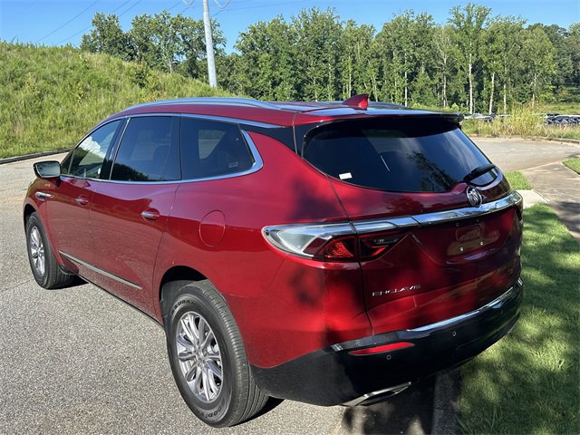 Used 2024 Buick Enclave Premium image 3