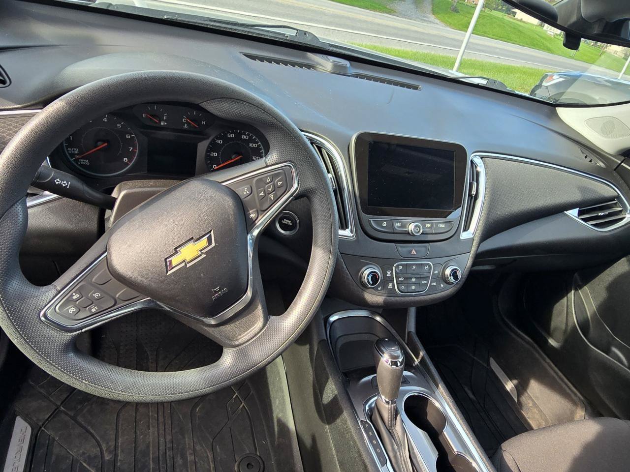 Used 2019 Chevrolet Malibu LT w/ Driver Confidence Package FWD image 3