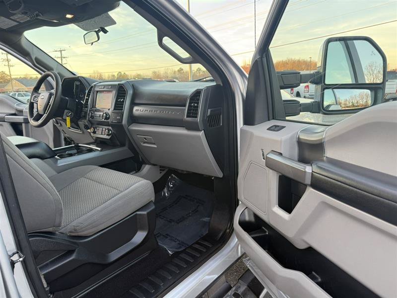 Used 2019 Ford F250 XLT w/ XLT Premium Package AWD/4WD image 11