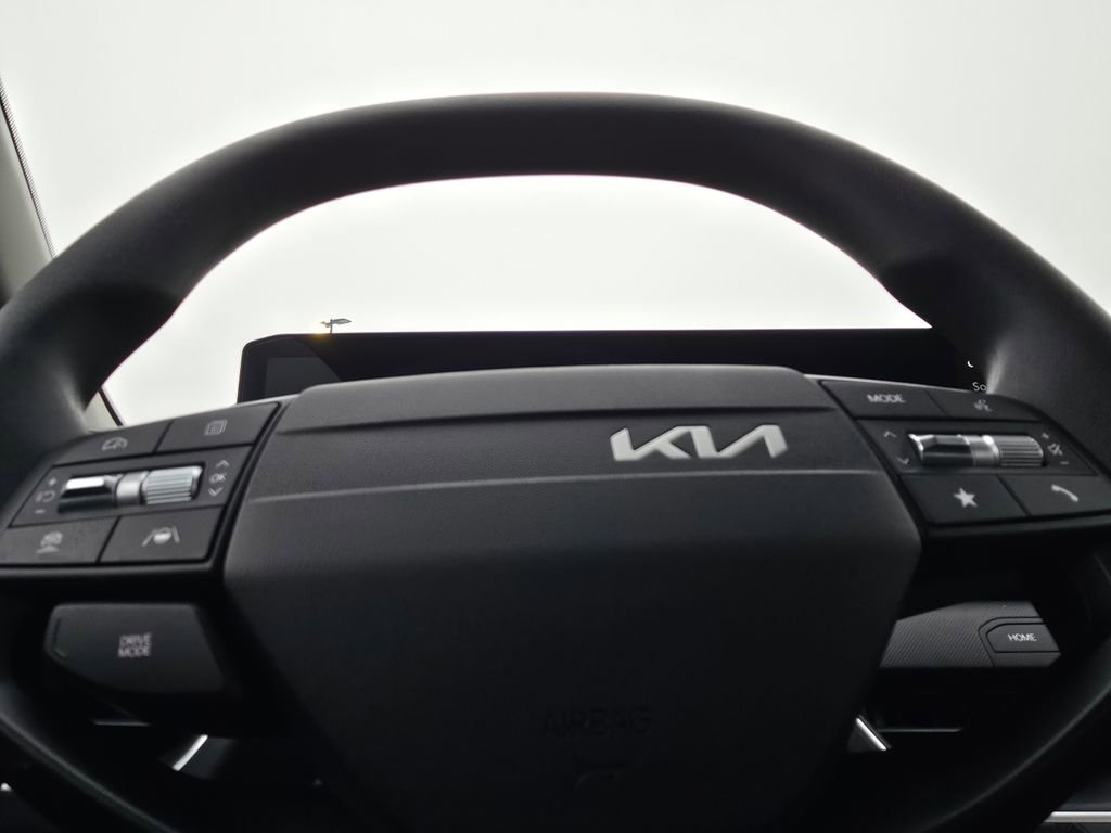 New 2025 Kia K4 LXS image 23