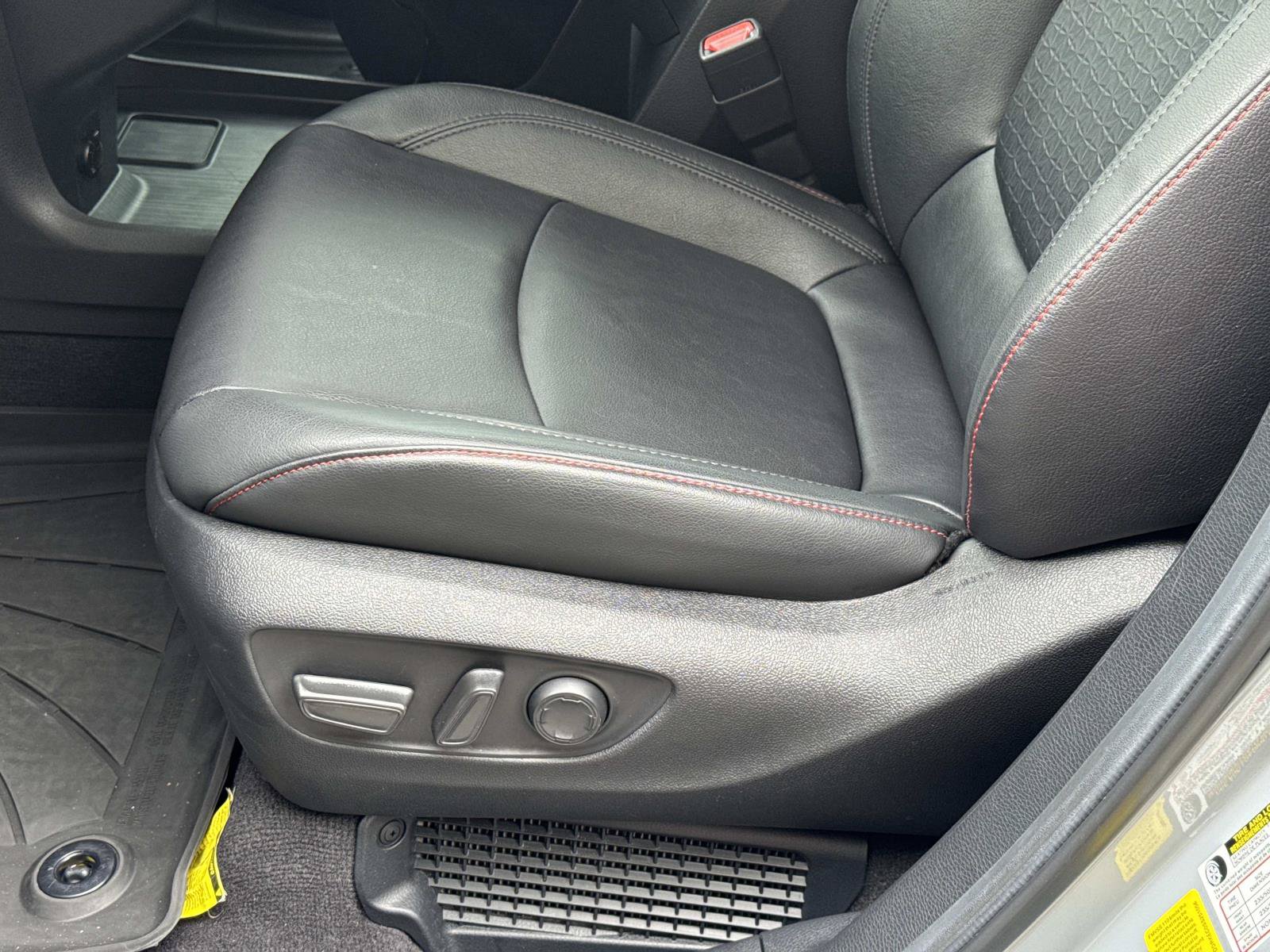 Used 2025 Toyota Sienna XSE w/ XSE Plus Package FWD image 21
