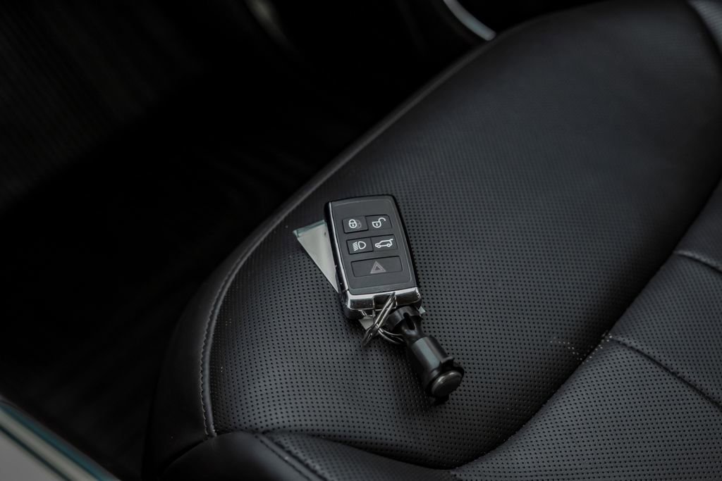 Used 2023 Land Rover Range Rover SE image 59