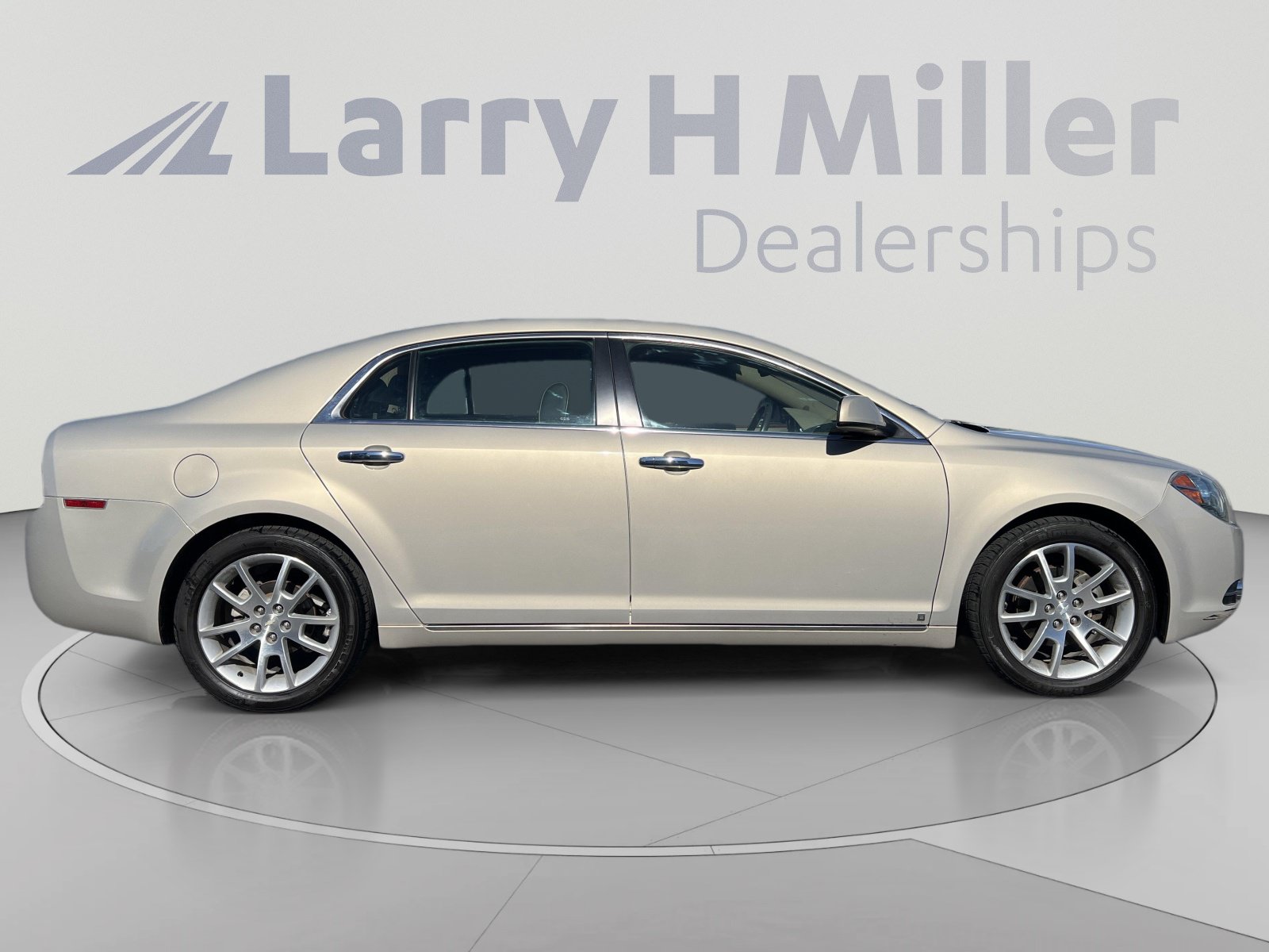 Used 2009 Chevrolet Malibu LTZ w/ Rear Power Package FWD image 6