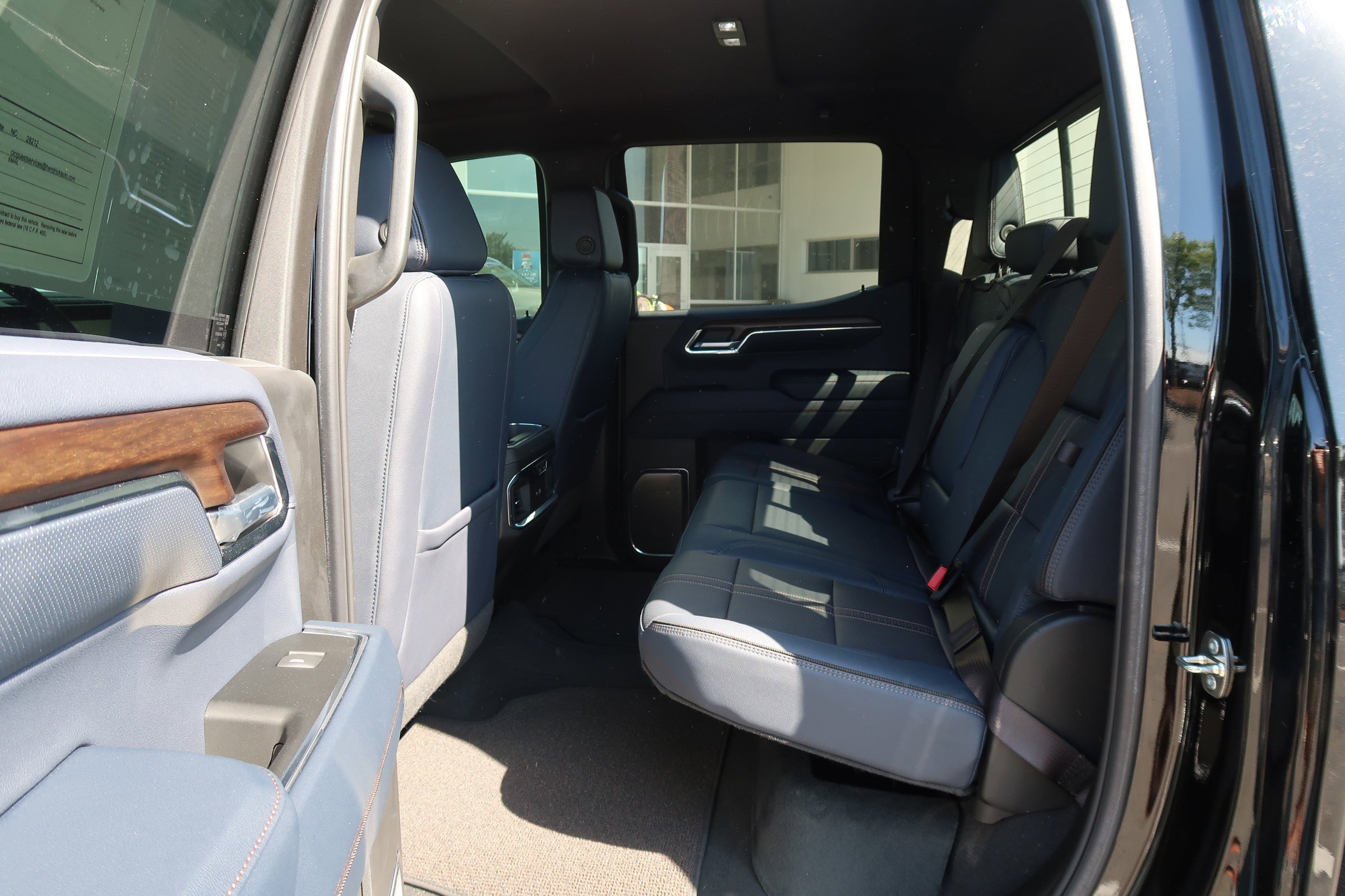 Certified 2024 Chevrolet Silverado 1500 High Country w/ Technology Package AWD/4WD image 32