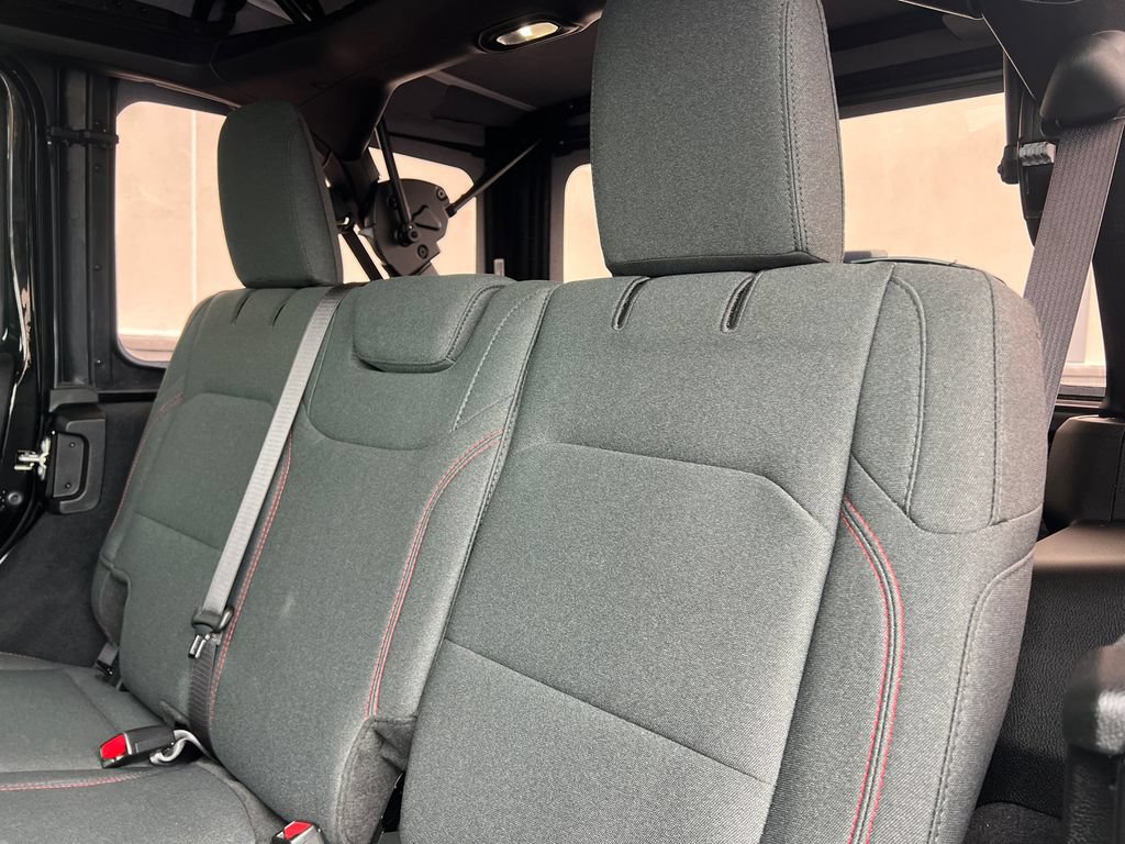 Used 2025 Jeep Wrangler Unlimited Rubicon AWD/4WD image 24