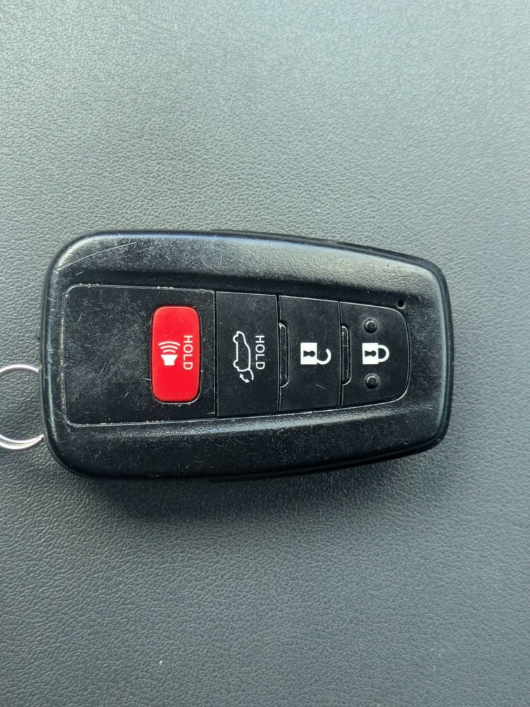 Used 2023 Toyota Highlander Limited FWD image 34