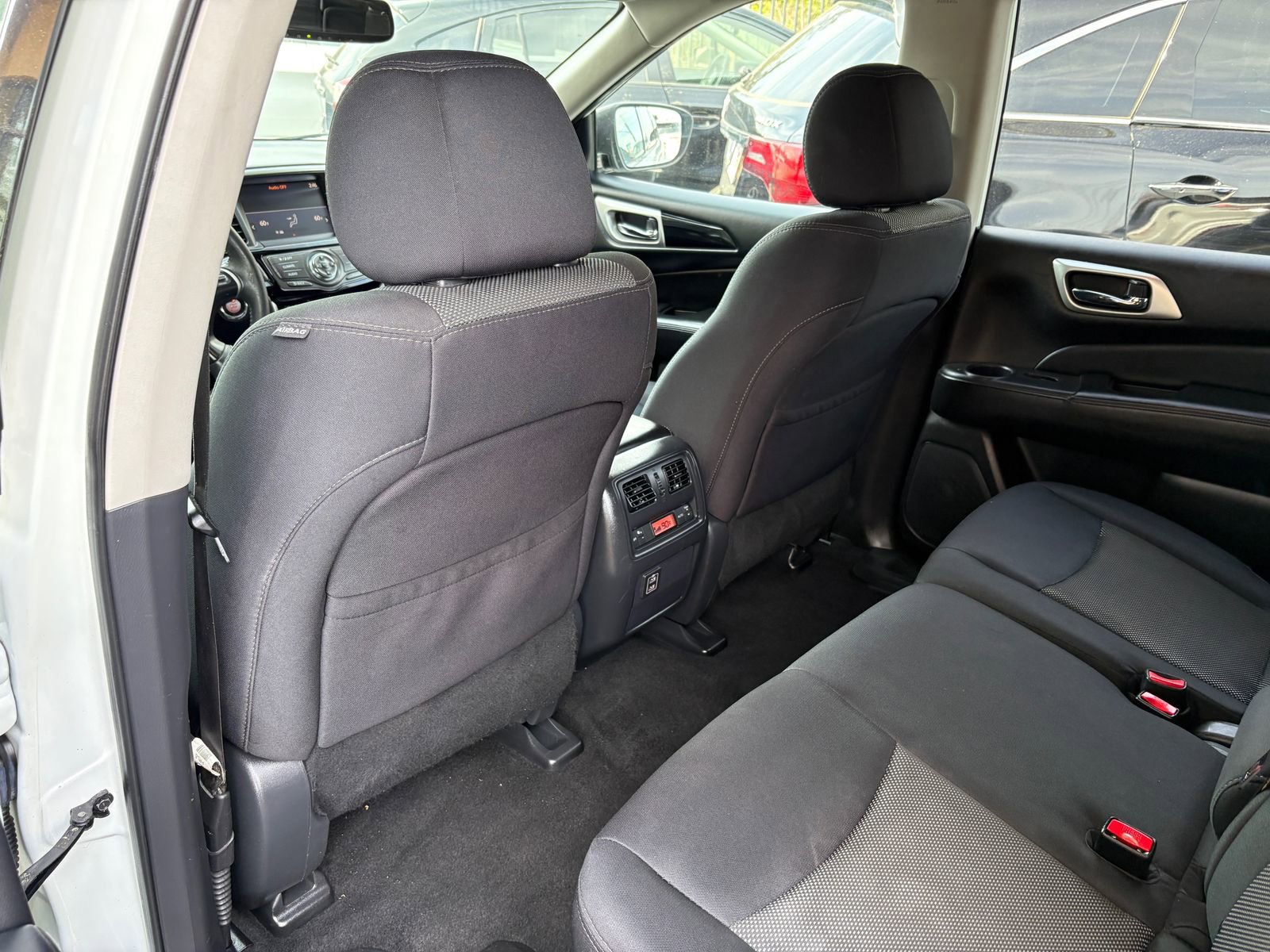 Used 2018 Nissan Pathfinder SV FWD image 17