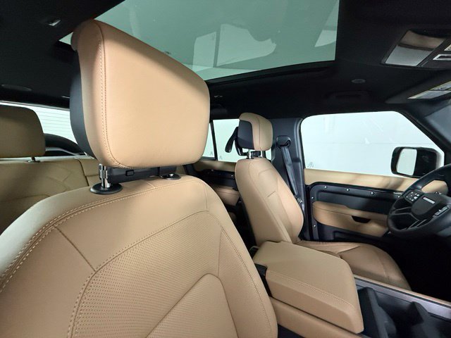 New 2026 Land Rover Defender 110 X-Dynamic SE AWD/4WD image 31