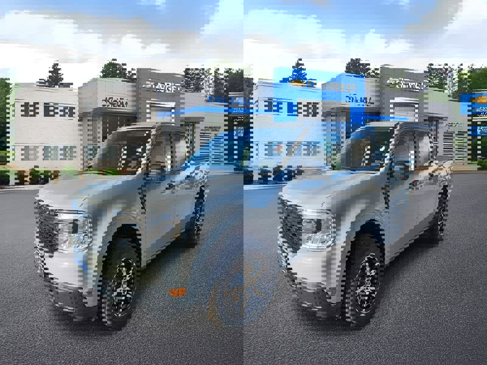 Used 2023 Ford Maverick XL image 1