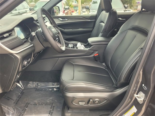 New 2025 Jeep Grand Cherokee Limited image 4