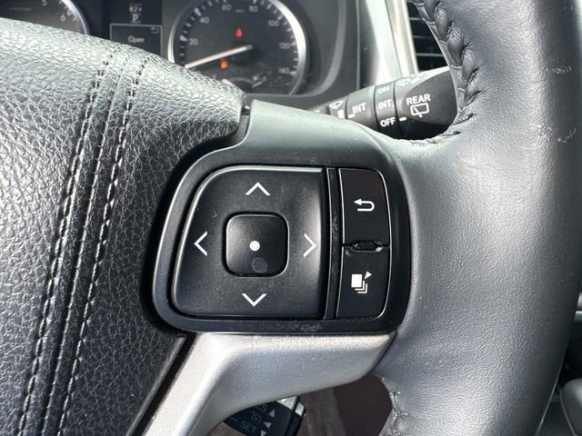 Used 2016 Toyota Highlander XLE image 30