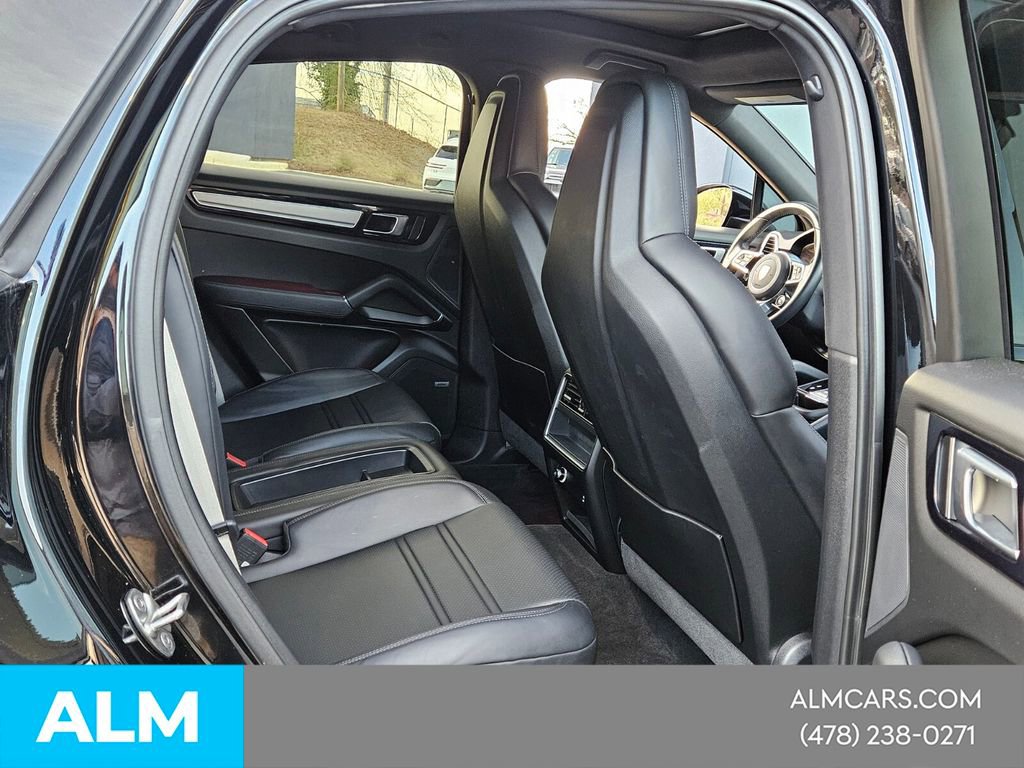 Used 2023 Porsche Cayenne Platinum Edition image 17