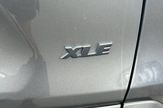 Used 2022 Toyota RAV4 XLE w/ Convenience Package FWD image 32