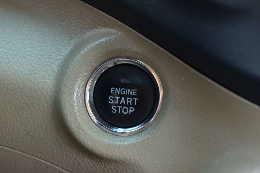 Used 2013 Toyota Highlander Limited AWD/4WD image 32
