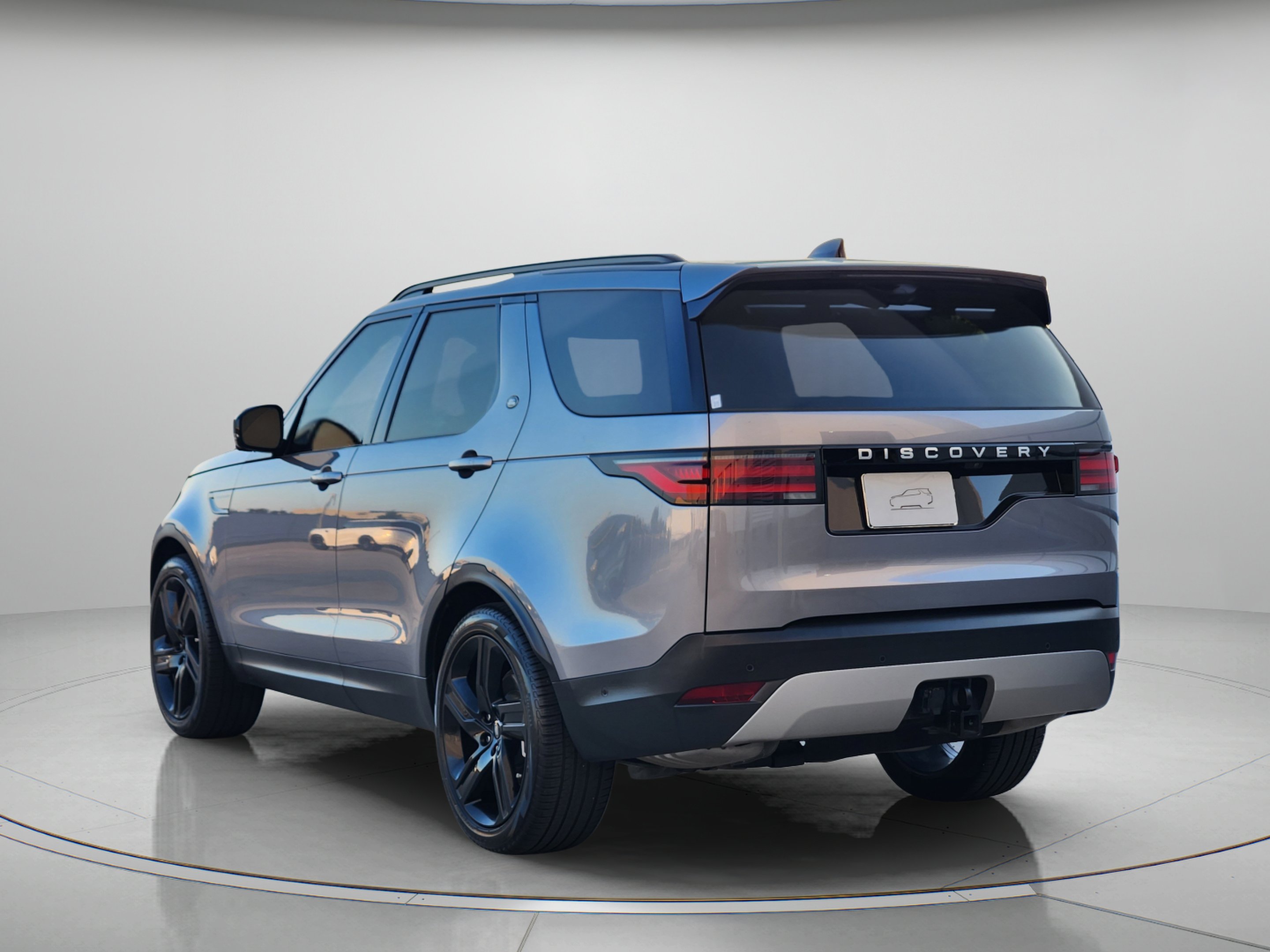 Certified 2025 Land Rover Discovery S AWD/4WD image 3